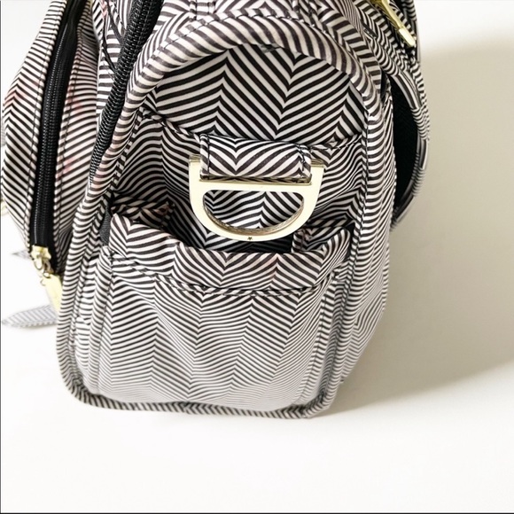 Like new jujube diaper bag. Inside and out clean with no stains. - Picture 5 of 5